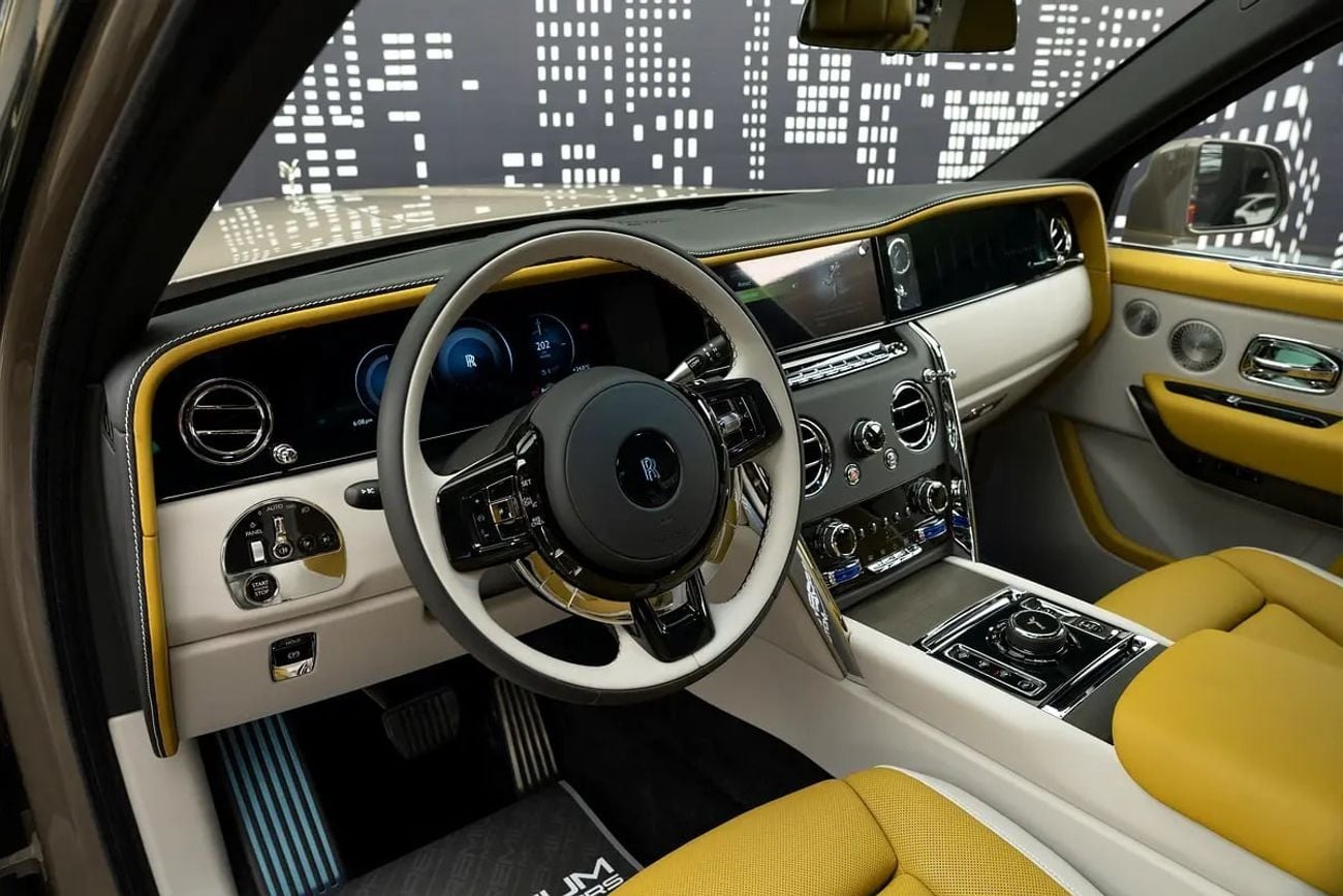 Rolls Royce Cullinan SILVER BADGE