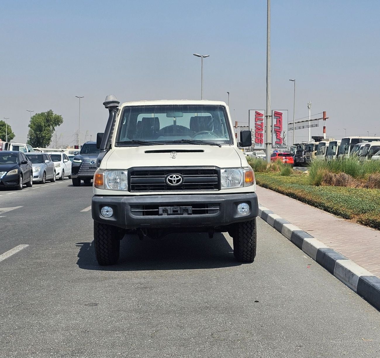 تويوتا لاند كروزر بيك آب Standard 1VD-FTV 4.5L V8 Diesel Engine Manual Gear 4WD 5 Seats 4 Doors