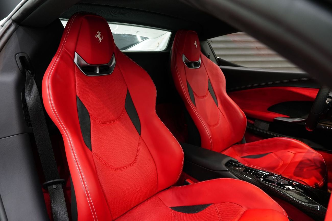 فيراري 296 GTB GTS حزمة أنظمة مساعدة السائق المتقدمة الكاملة، نظام أبل كاربلاي، نظام صوت JBL، تصميم داخلي من ألياف الكر