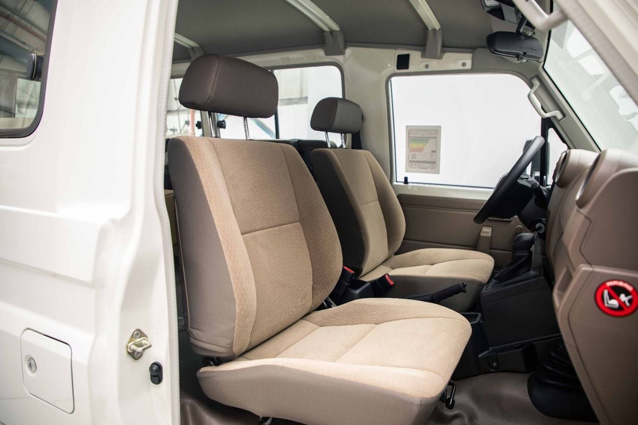 Toyota Land Cruiser 70 LC 78 HARDTOP 4.0L AT - White Inside Oak | Export Only