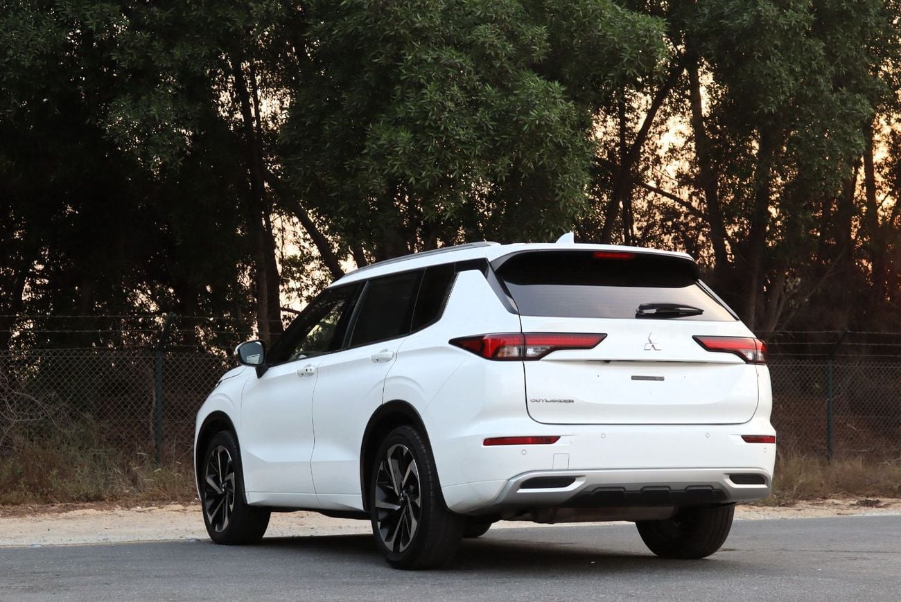 Mitsubishi Outlander PREMIUM ACCIDENTS FREE - GCC - P LINE - ORIGINAL PAINT - PERFECT CONDITION INSIDE OUT - 2 KEYS