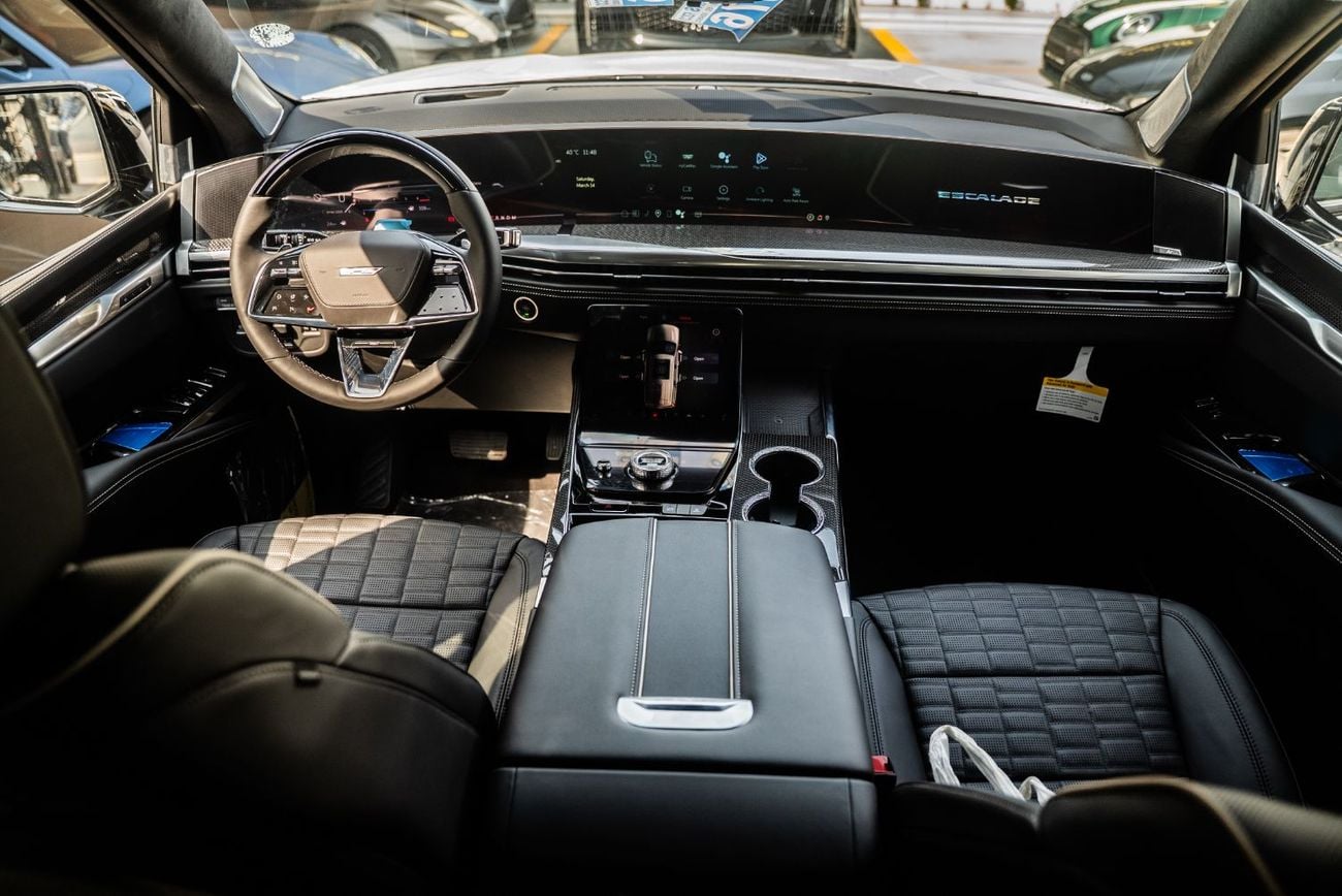 كاديلاك إسكالاد V SERIES Executive American Specs 2026 Brand New 6.2L V8 Supercharged