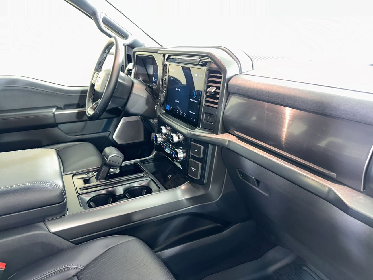 Ford F-150 LARIAT CREW CAB /1525H / AL TAYER MOTORS /AL QOUZ SHOWROOM