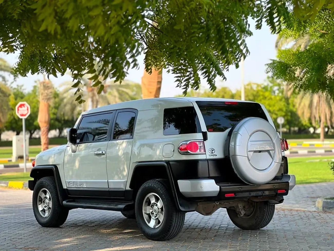 تويوتا إف جي كروزر BASE Well Maintained | GCC Specs | Off-Road Ready