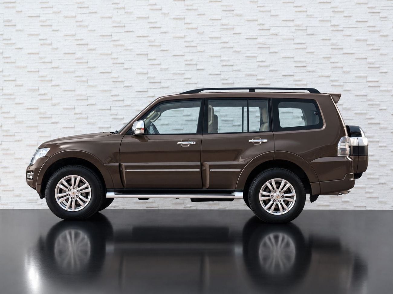 Mitsubishi Pajero GLS H/L ROCKFORD