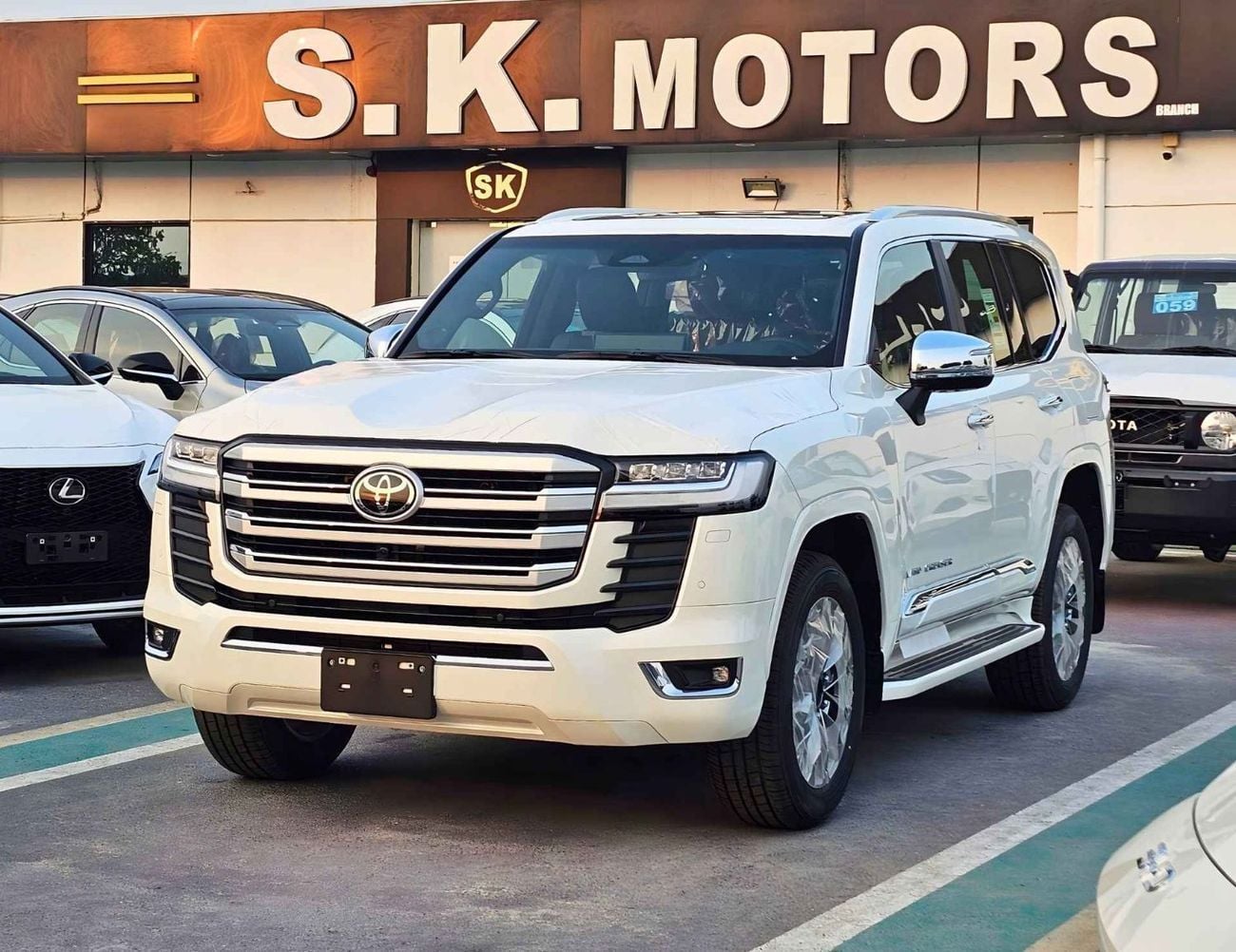 Toyota Land Cruiser VXR VX | 4.0L V6 PETROL | RADAR | BIG DVD | JBL SPEAKERS | 360*CAMERA | SUNROOF (CODE#VX4MA)