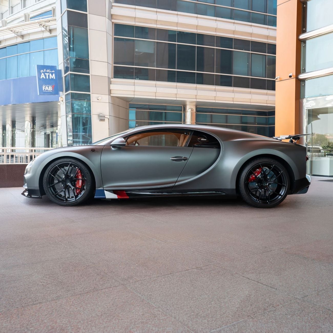 بوغاتي شيرون 2021 BUGATTI CHRION (1 OF 20) DONE 6000KM (4 YEARS WARRANTY+ SERVICE)