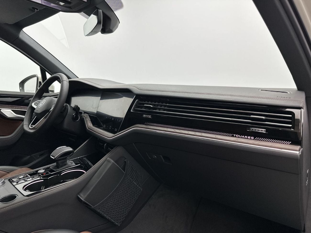 فولكس واجن طوارق ELEGANCE Touareg Elegance+ 3L Tirano| Ex-Demo Car | Luxury 4MOTION SUV | Panoramic Sunroof | IQ.LIGHT HD Matr