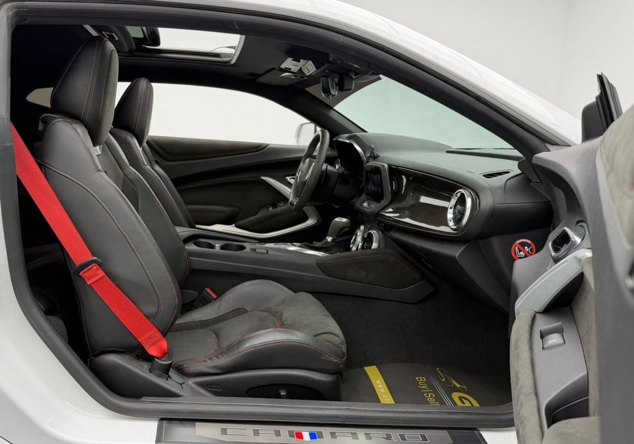 شيفروليه كامارو ZL1 CARBON FIBER شيفروليه كامارو ZL1 موديل 2020، ضمان شيفروليه ساري حتى أغسطس 2030، سجل صيانة كامل من شيفروليه، دول م