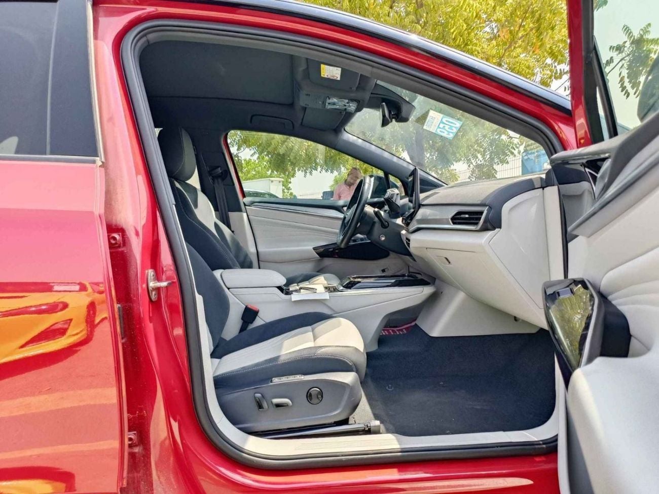 Volkswagen ID.4 CROZZ PRO / ELECTRIC / 360 CAMERA / HEAD UP DISPLAY / PANORAMIC ROOF (CODE # ID4P-D)