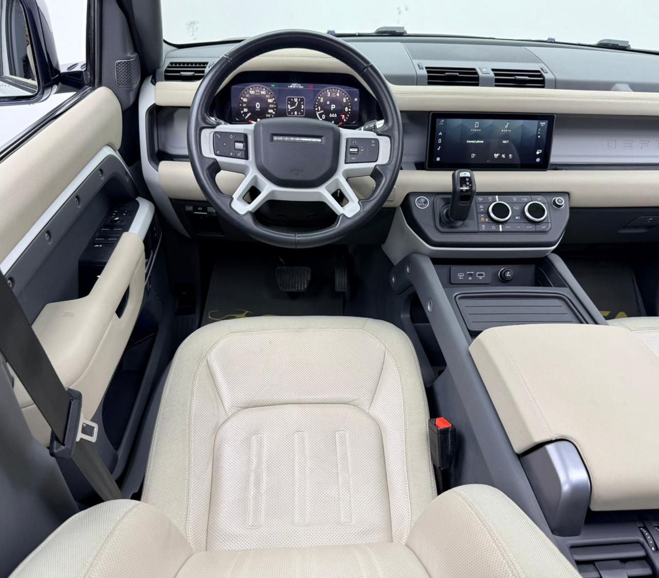 Land Rover Defender 110 SE P400 2020 Land Rover Defender 110 SE P400, Warranty, Full LR Service History, Low Km, Fully Loaded, GCC