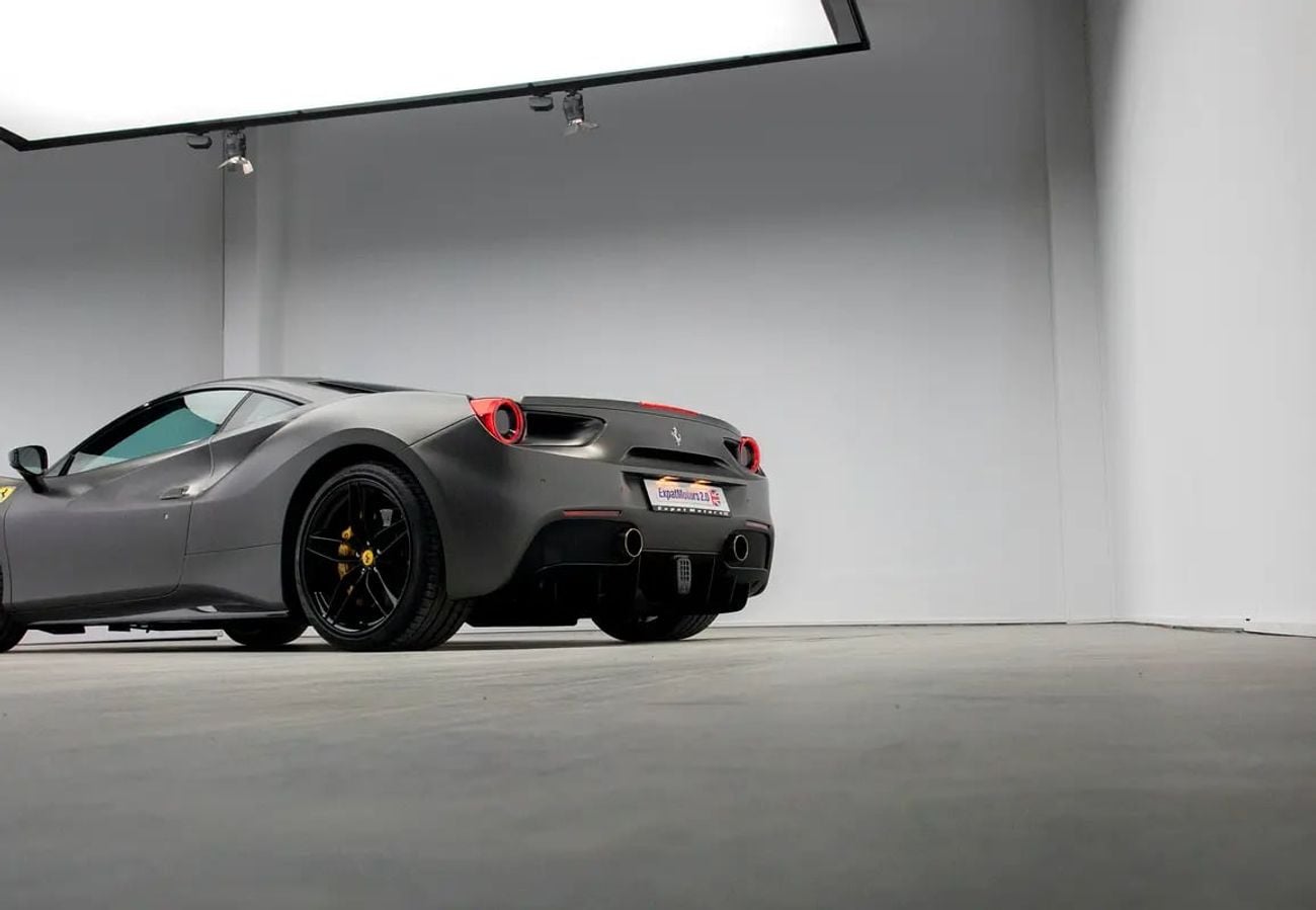 Ferrari 488 GTB STANDARD Grigio Titanio + Carbon Fibre Spec • Full Service History • GCC