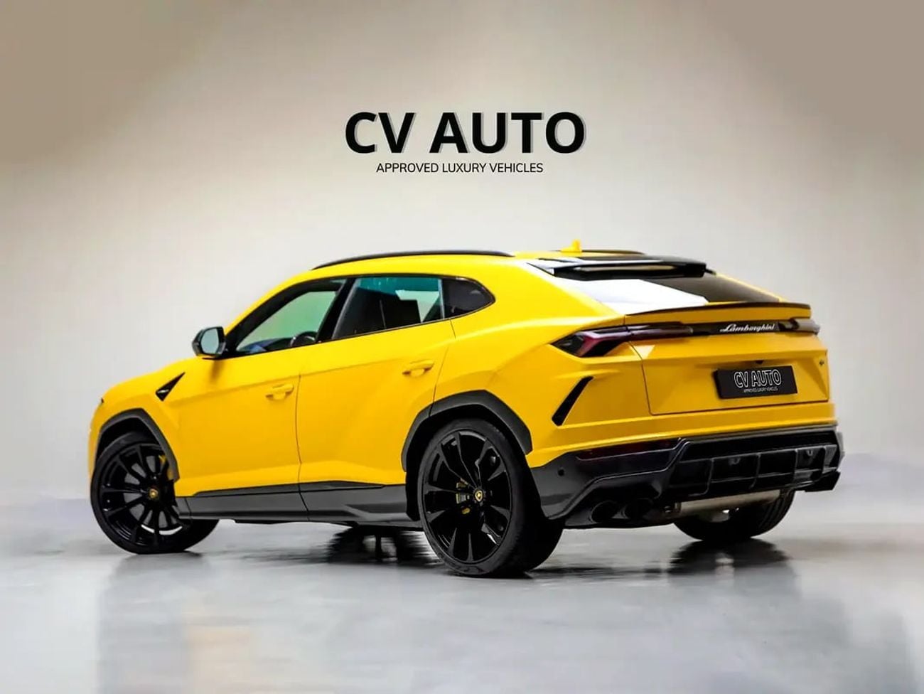 Lamborghini Urus STANDARD GCC Spec | Low Mileage