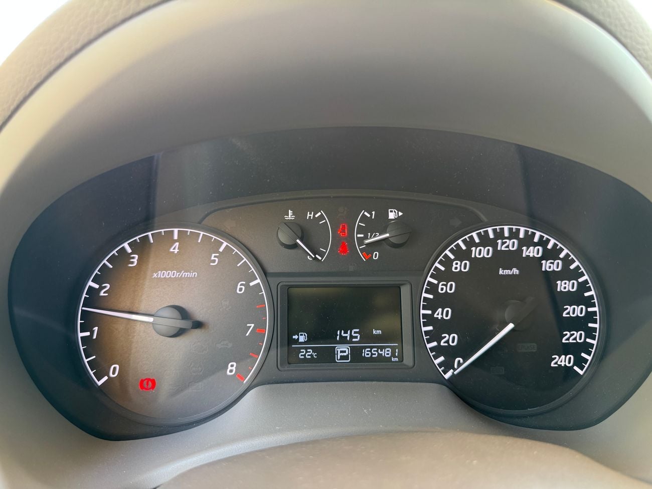 Nissan Tiida SV