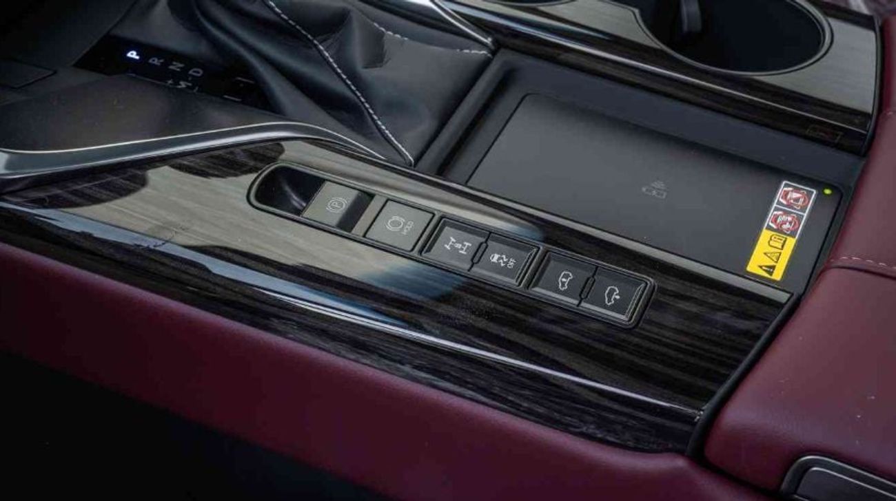 لكزس LX 600 Urban أوربان - ECTAV0002 - لكزس LX600 أوربان 2026 - محرك بنزين 3.5 لتر، ناقل حركة أوتوماتيكي - لون أبيض مع