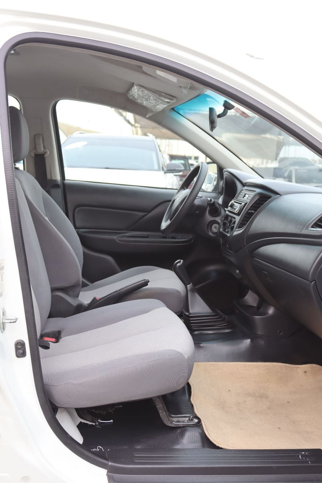 Mitsubishi L200 GL ACCIDENTS FREE - GCC - DOUBLE CABIN - 2WD - PERFECT CONDITION INSIDE OUT