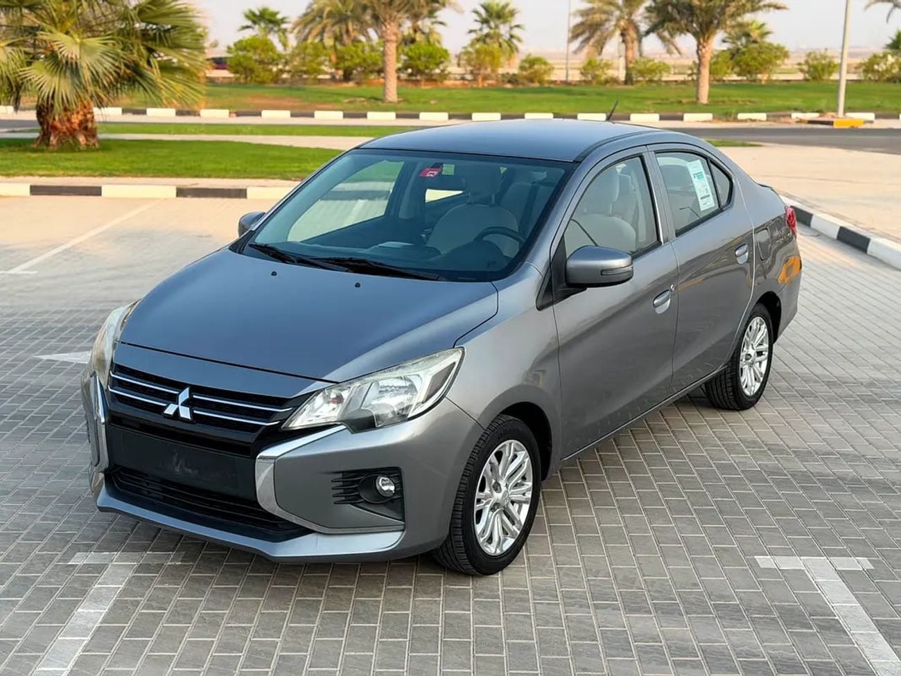 Mitsubishi Attrage GLX MID