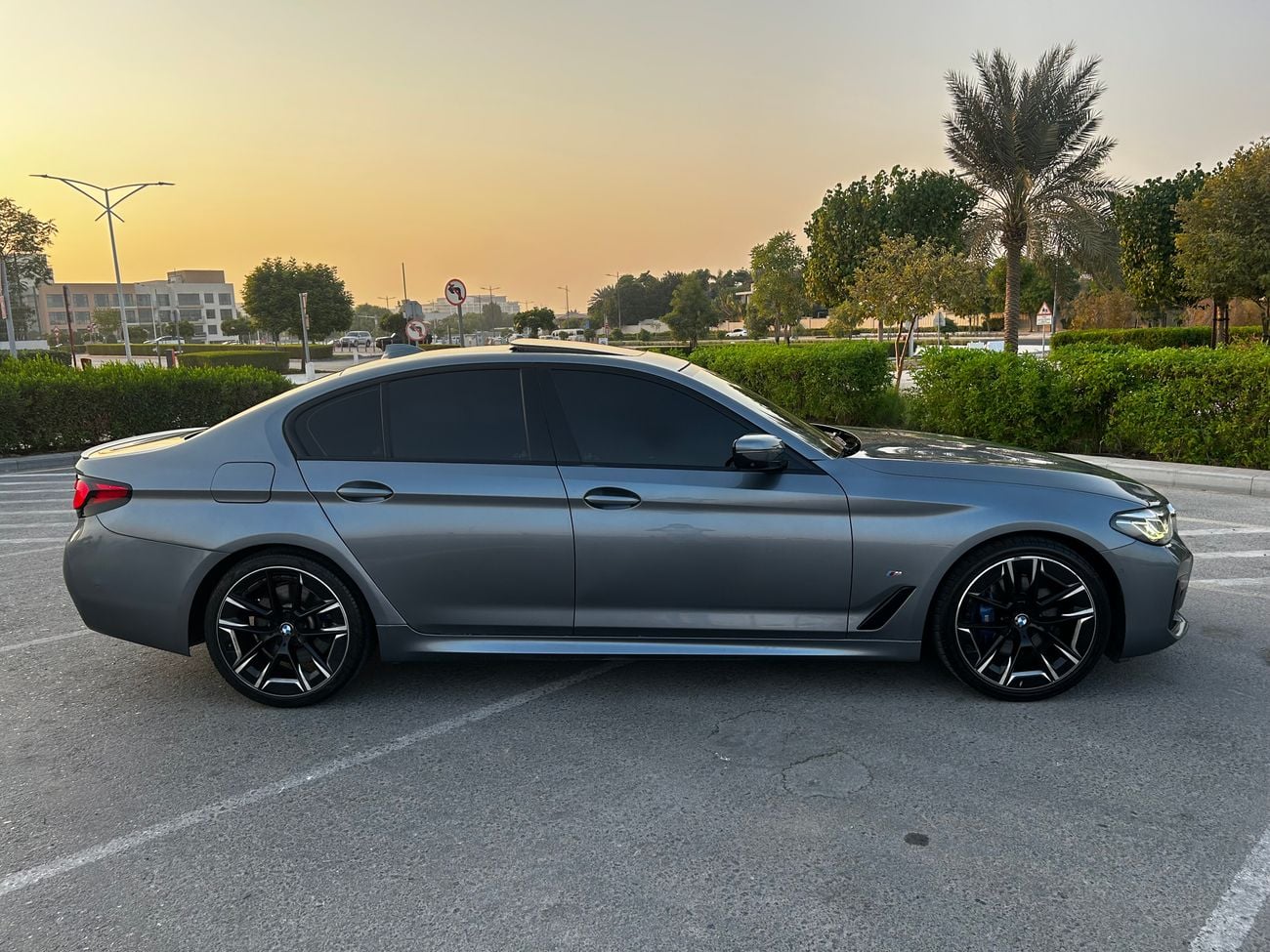 بي أم دبليو 530i LUXURY M SPORT PACKAGE