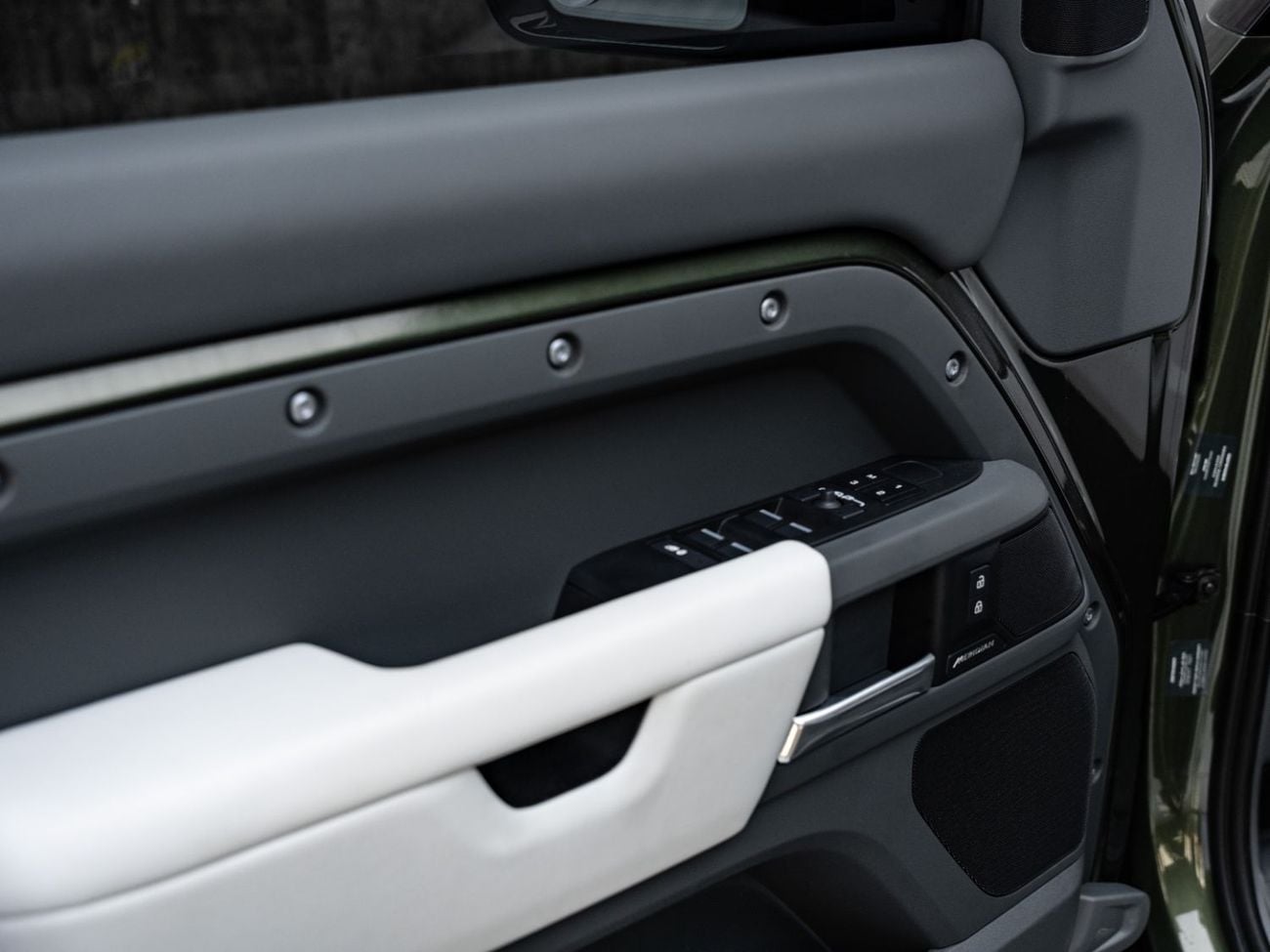 Land Rover Defender X Dynamic HSE P400