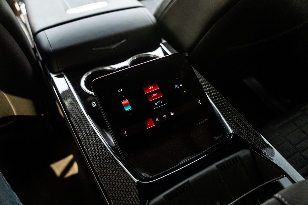 كاديلاك إسكالاد V SERIES Executive American Specs 2026 Brand New 6.2L V8 Supercharged