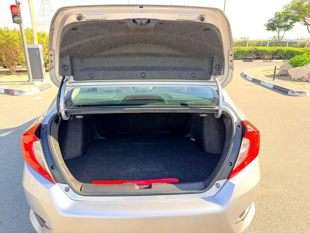 Honda Civic 1.8 i-VTEC GCC Specs single owner full service history from al Futtaim automobiles