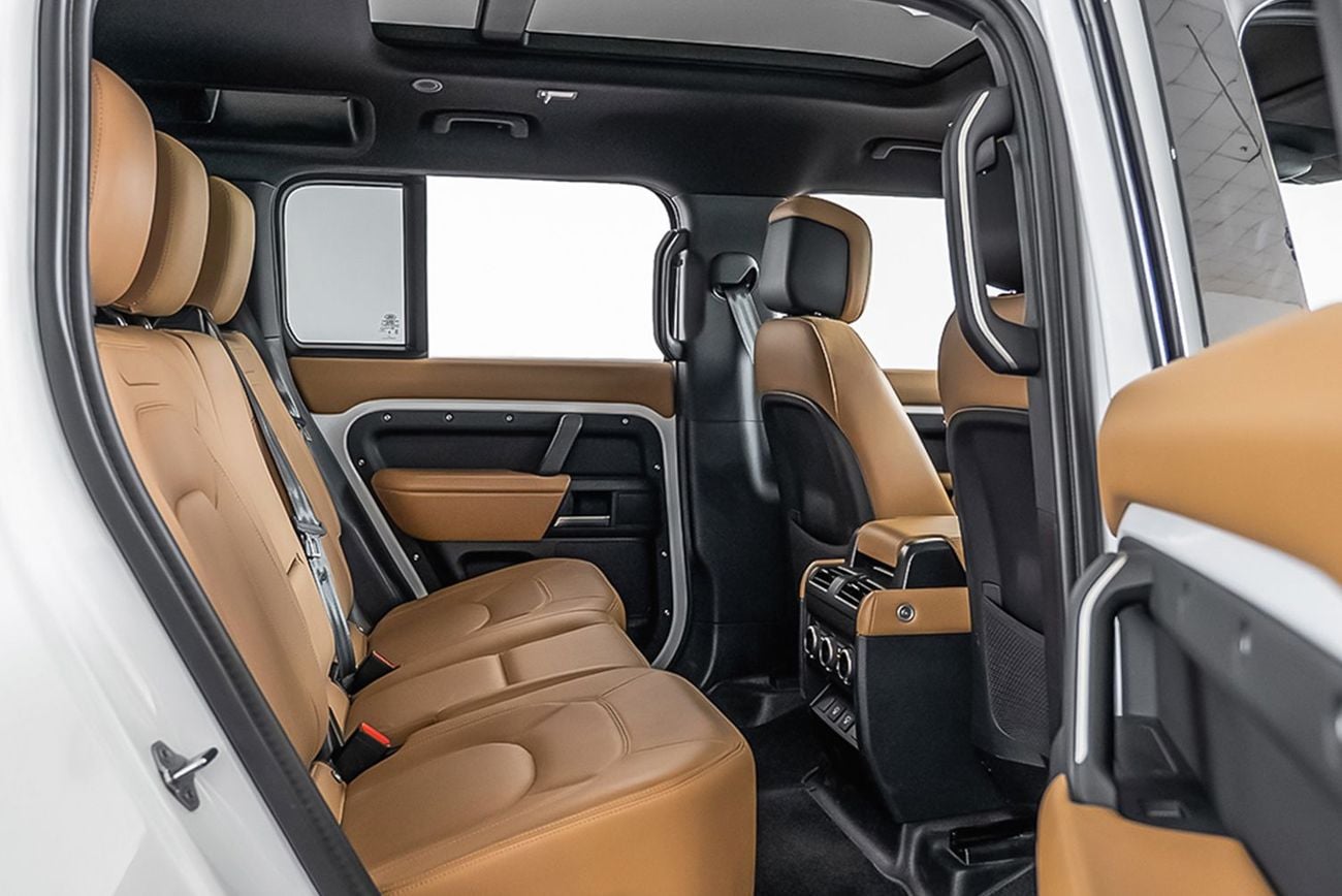لاند روفر ديفندر 130 إكس-ديناميك HSE P400