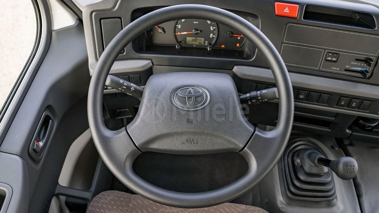 Toyota Coaster .