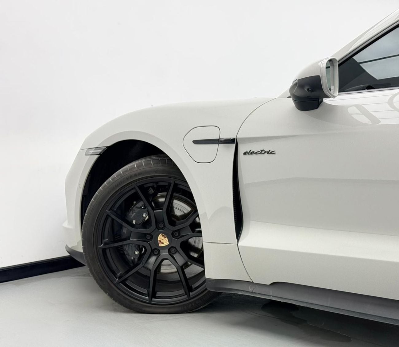Porsche Taycan STANDARD 2025 Porsche Taycan, Porsche Warranty+Full Service History, GCC