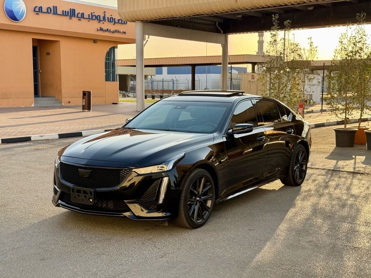 كاديلاك CT5 PREMIUM LUXURY مجهزة بالكامل بمواصفات كندية 2.0