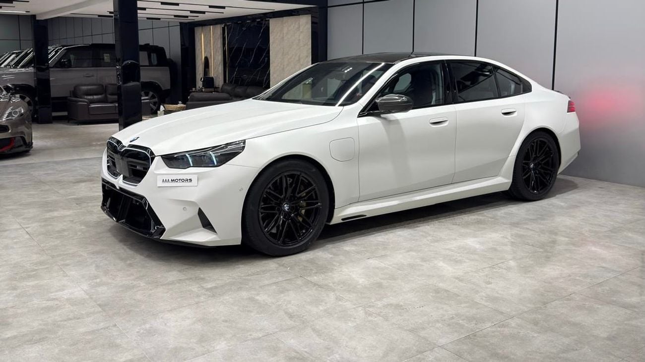 BMW M5 STANDARD GCC competition