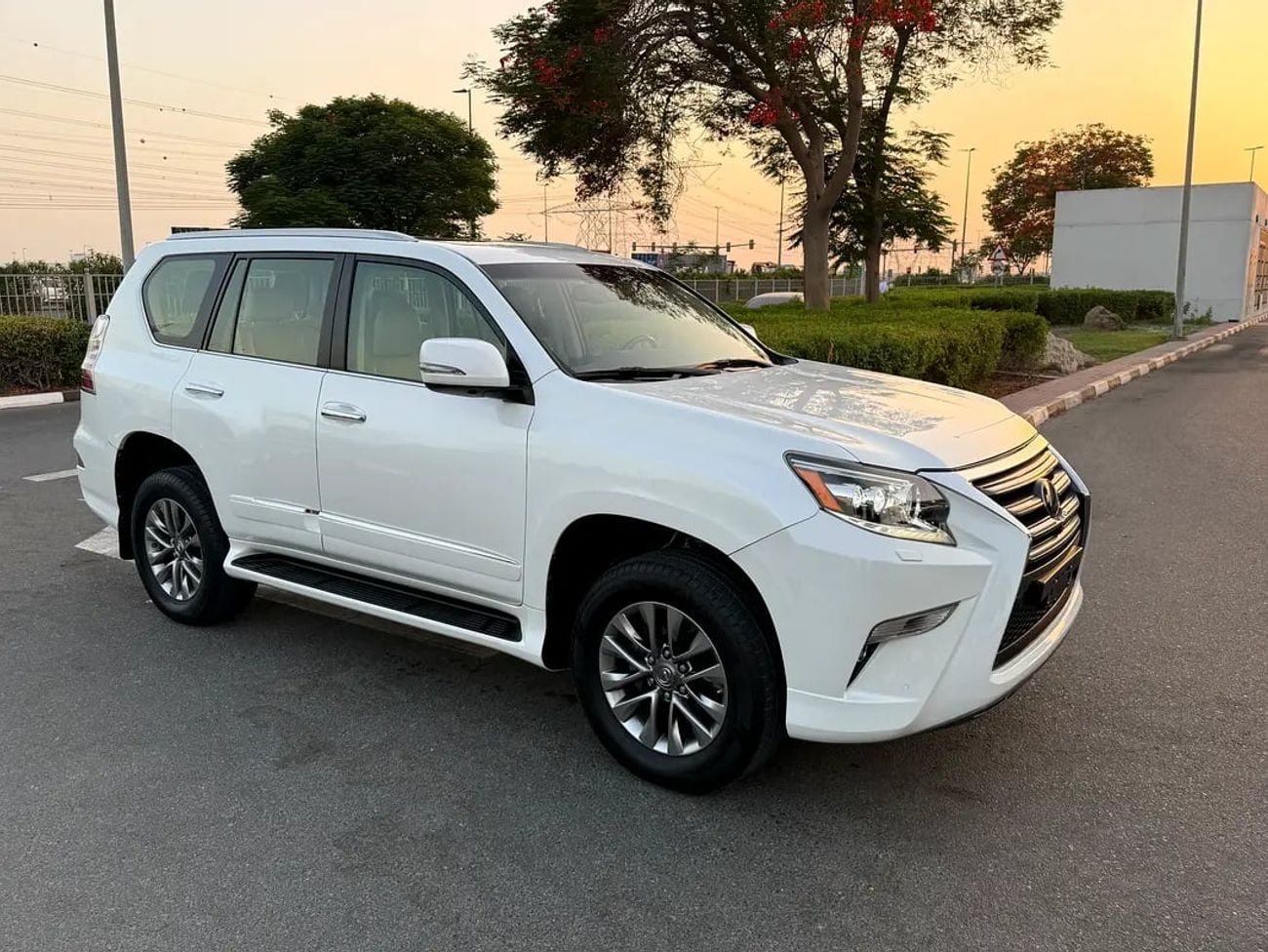 Lexus GX460 GX 460 GCC Specs - Well Maintained