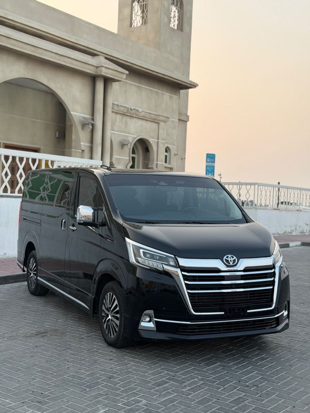 Toyota Granvia PREMIUM