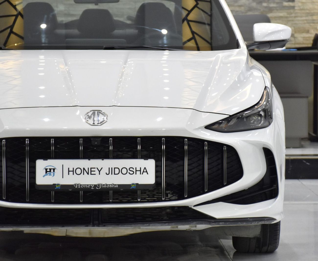 أم جي 5 عرض ممتاز لسيارة MG5 180 DVVT (موديل 2025) باللون الأبيض وبمواصفات صينية