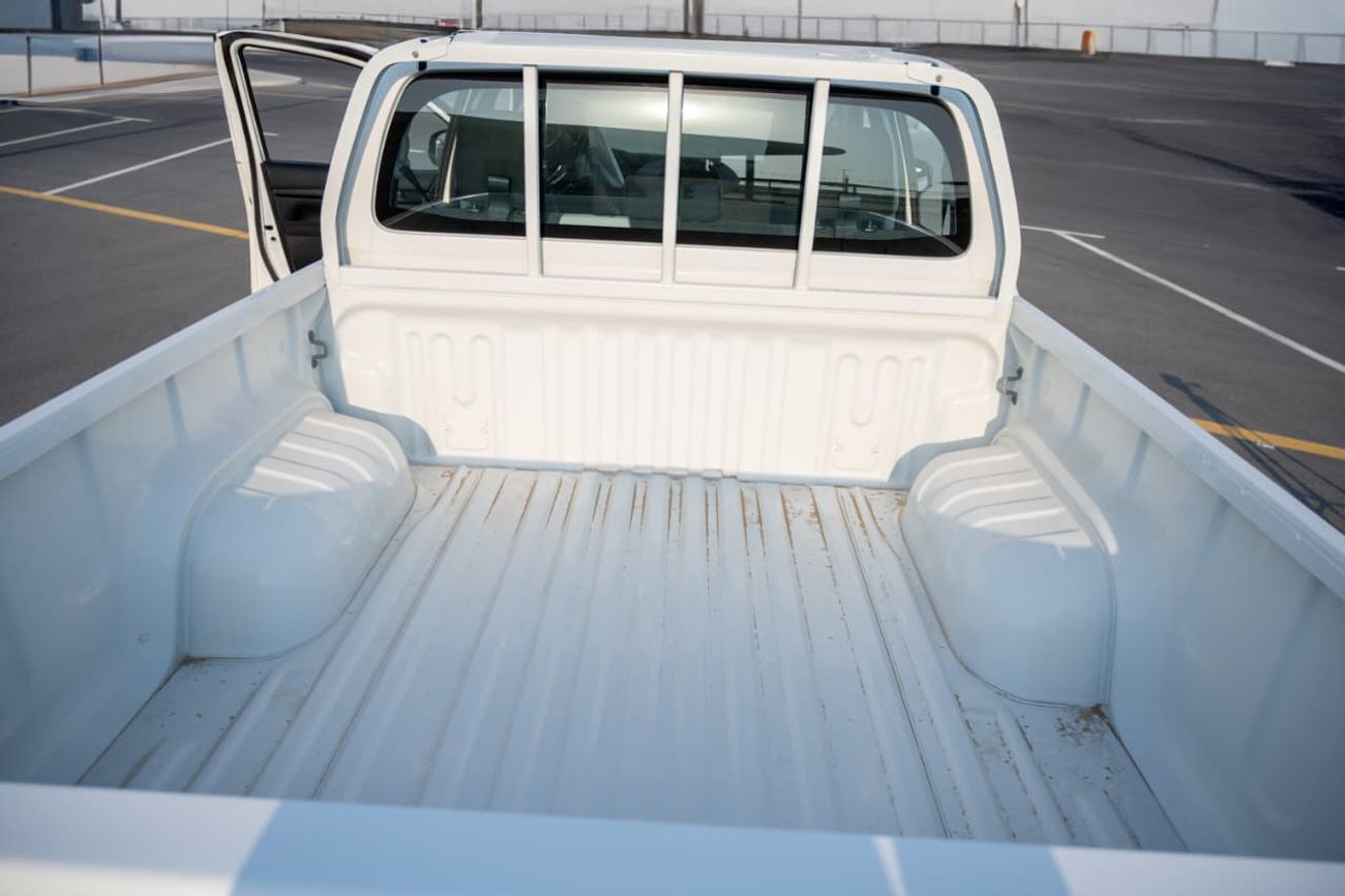 Toyota Hilux GL - Standard 2.7 4x4 Petrol Manual Transmission