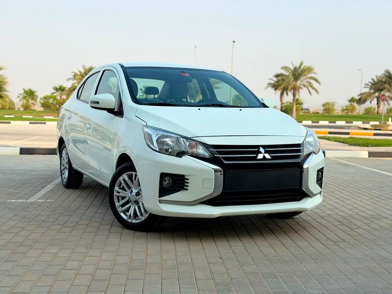 Mitsubishi Attrage GLX MID