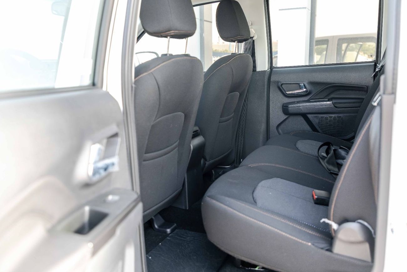 جريت وول وينجل 5 LUXURY 2026 Greatwall Wingle 5 4X2 2.0L - Manual - Titanium White Inside Black | Export Price