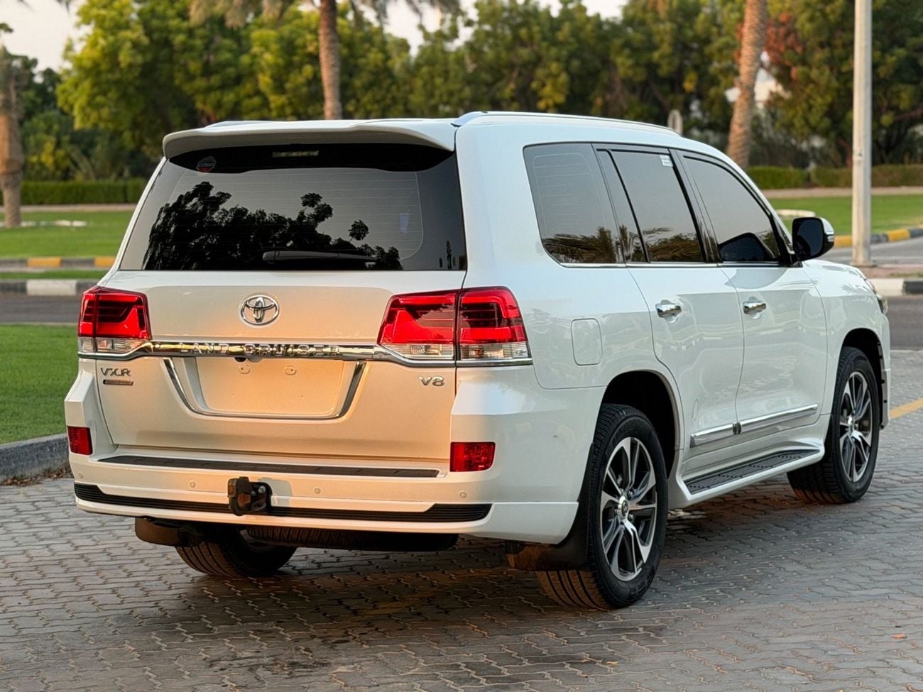 Toyota Land Cruiser GXR Grandturing V8