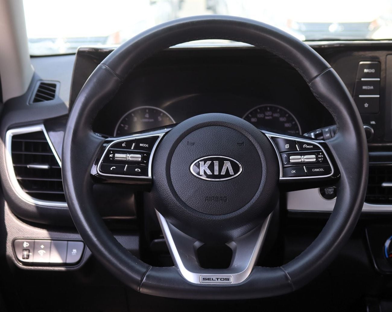 Kia Seltos EX ACCIDENTS FREE - GCC - ORIGINAL PAINT - SUNROOF - ENGINE 1600 CC - PERFECT CONDITION INSIDE OUT
