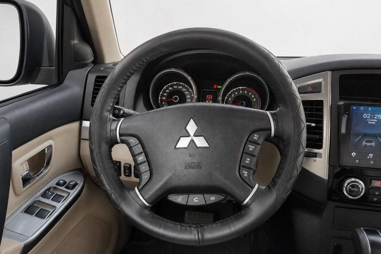 ميتسوبيشي باجيرو GLS HIGHLINE l Original Paint l AED 979 / Monthly