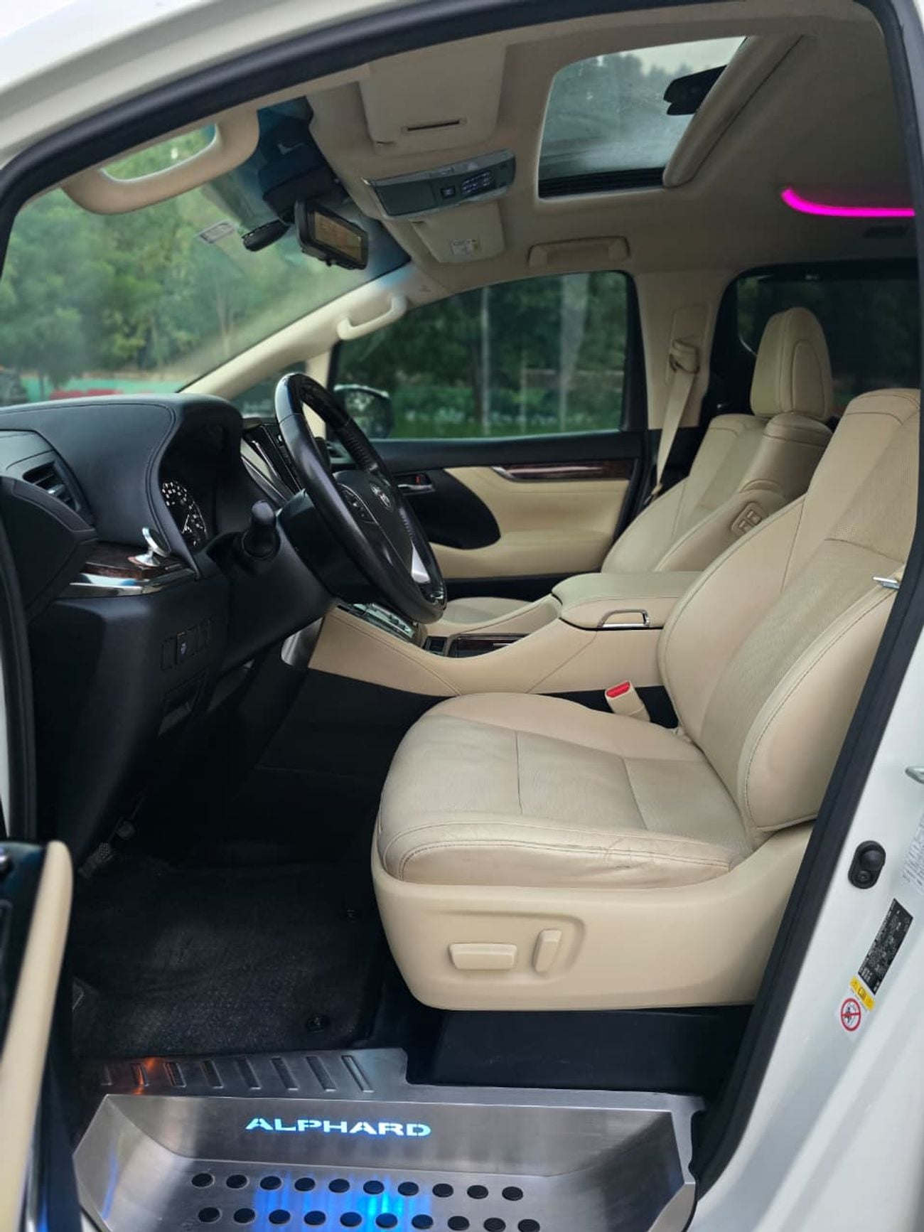 Toyota Alphard LIMITED 2019 Toyota Alphard V6 // Perfect condition // Single owner // Full option