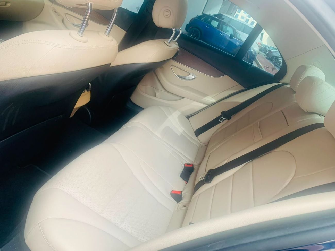 مرسيدس بنز C 300 PREMIUM