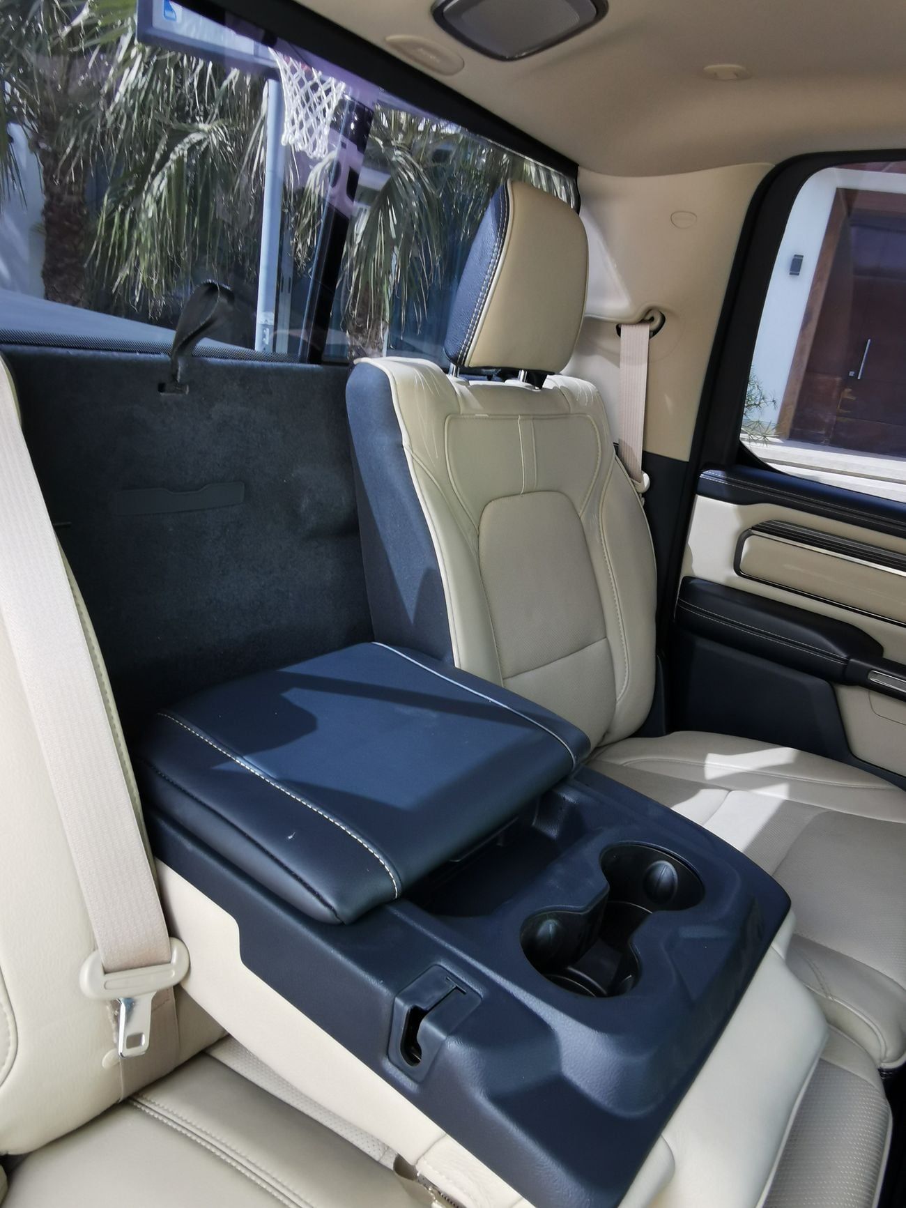 RAM 1500 LIMITED CREW GCC Specs, V8,1 Owner from new