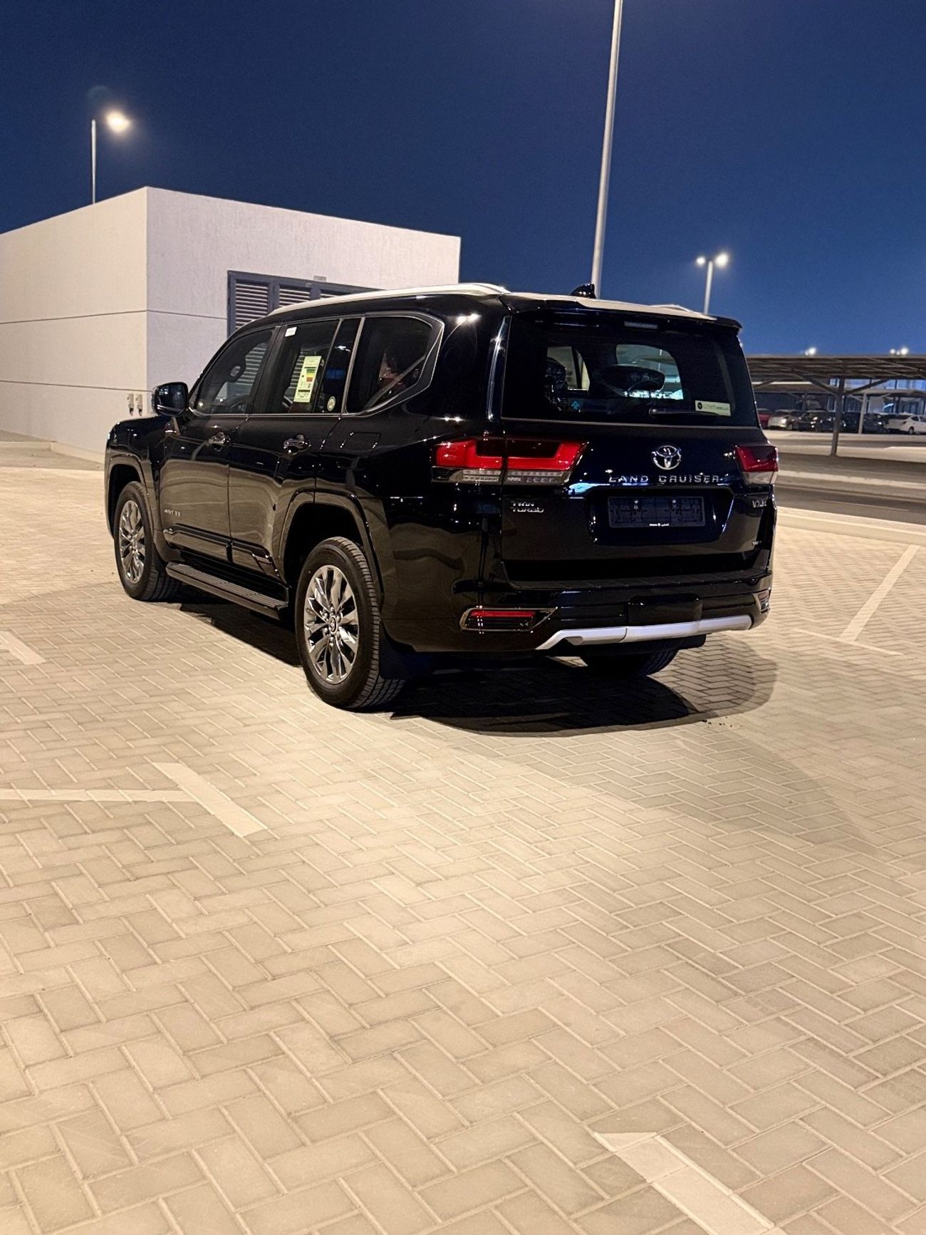 Toyota Land Cruiser VXR TOYOTA LAND CRUISER 3.5 HYBIRD TWIN-TURBO