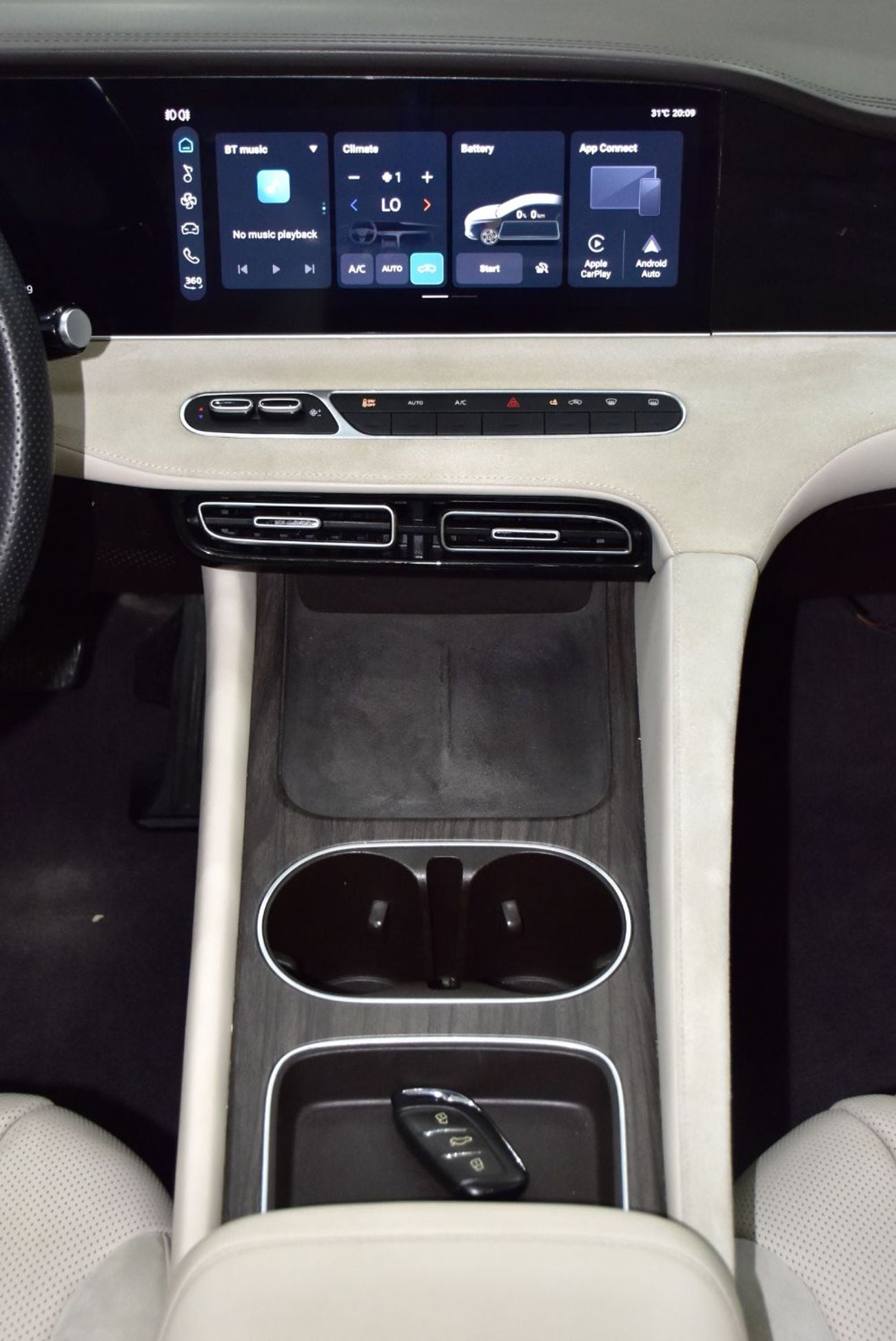 MG 8 EXCELLENT DEAL for our MG 8 D7 Hybrid ( 2023 Model ) in Grey Color Chinese Specs
