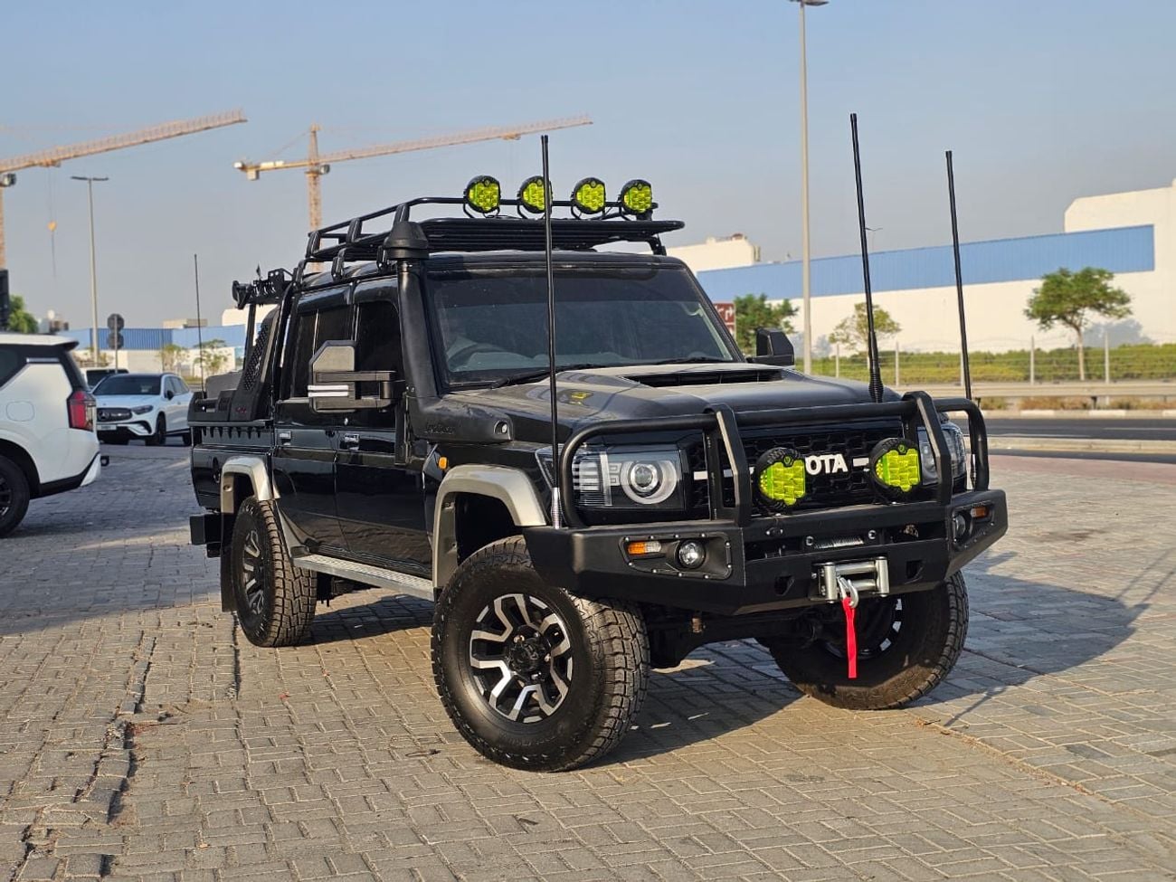 تويوتا لاند كروزر بيك آب Standard 1VD-FTV 4.5L V8 Diesel Engine Manual Gear 4WD 5 Seats 4 Doors