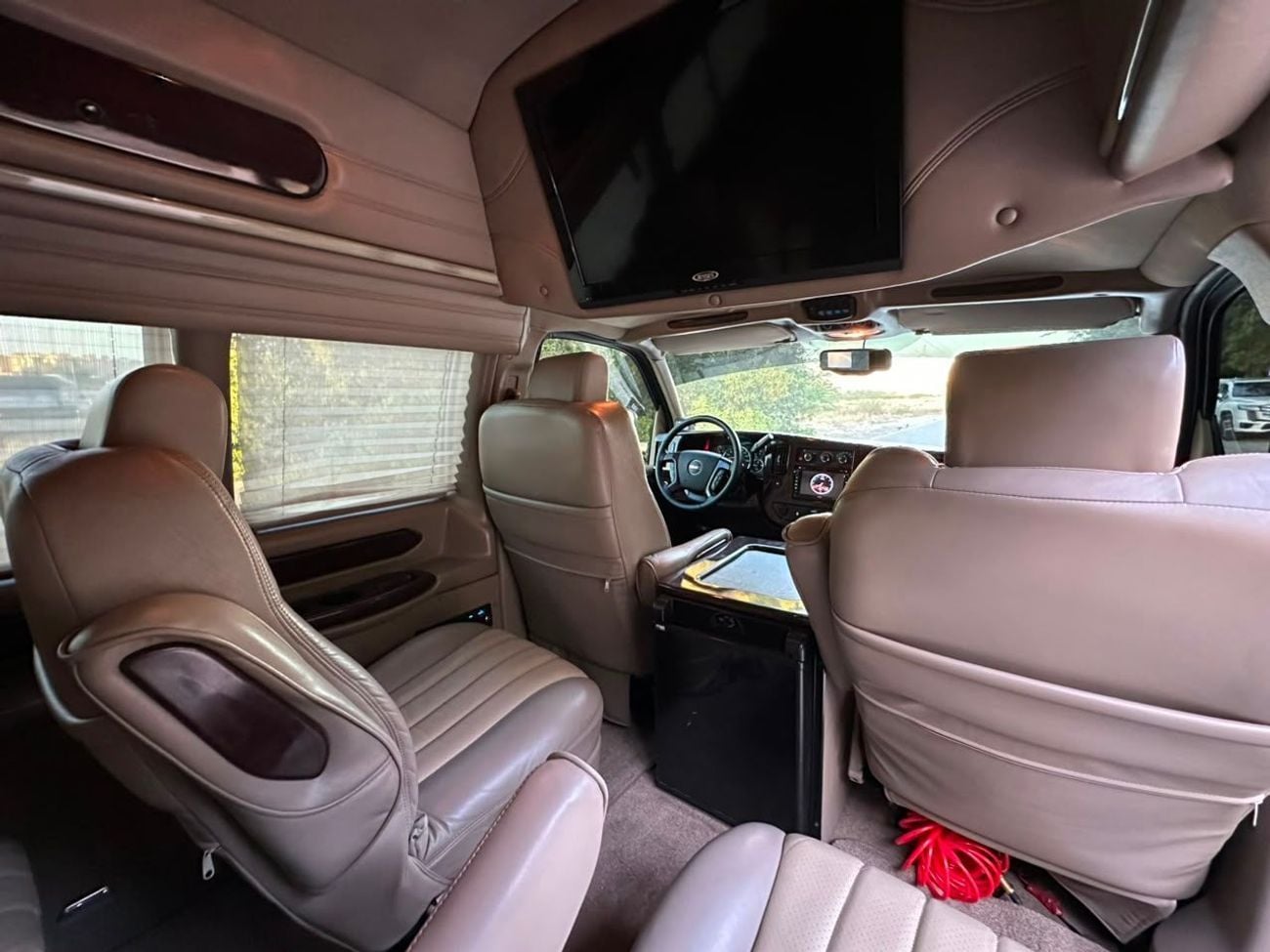 جي أم سي سافانا GMC SAVANA 2013 GCC // VIP ROOM // TV // ACCIDENT FREE // PERFECT CONDITION // 9 SEATS