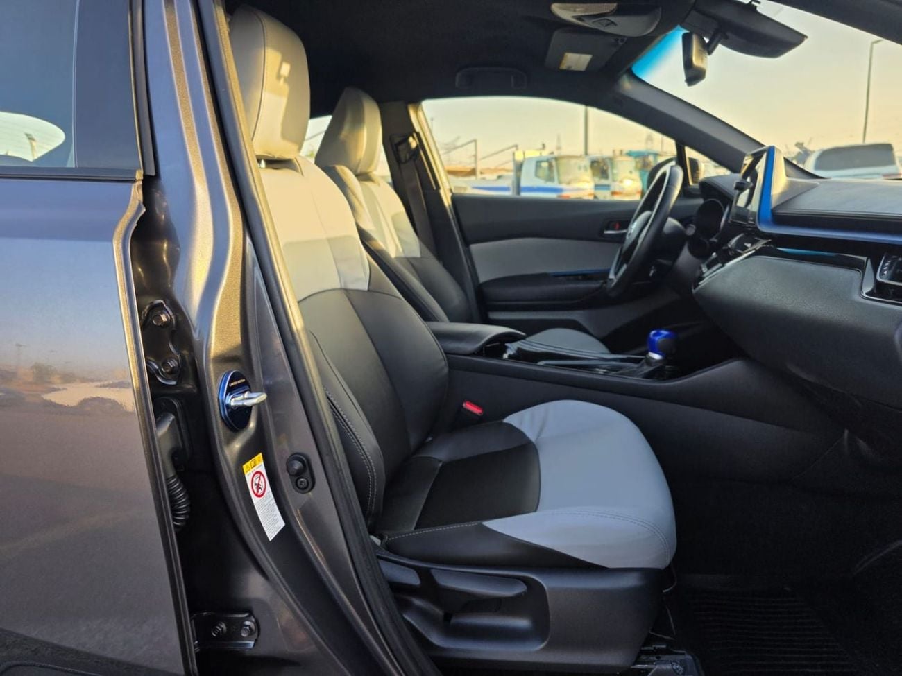 Toyota C-HR STANDARD Toyota C-HR TRD Edition Push button and leather seats