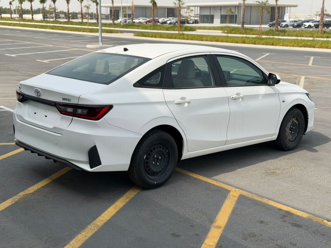 Toyota Yaris E Toyota Yaris 1.5AT GCC basic options