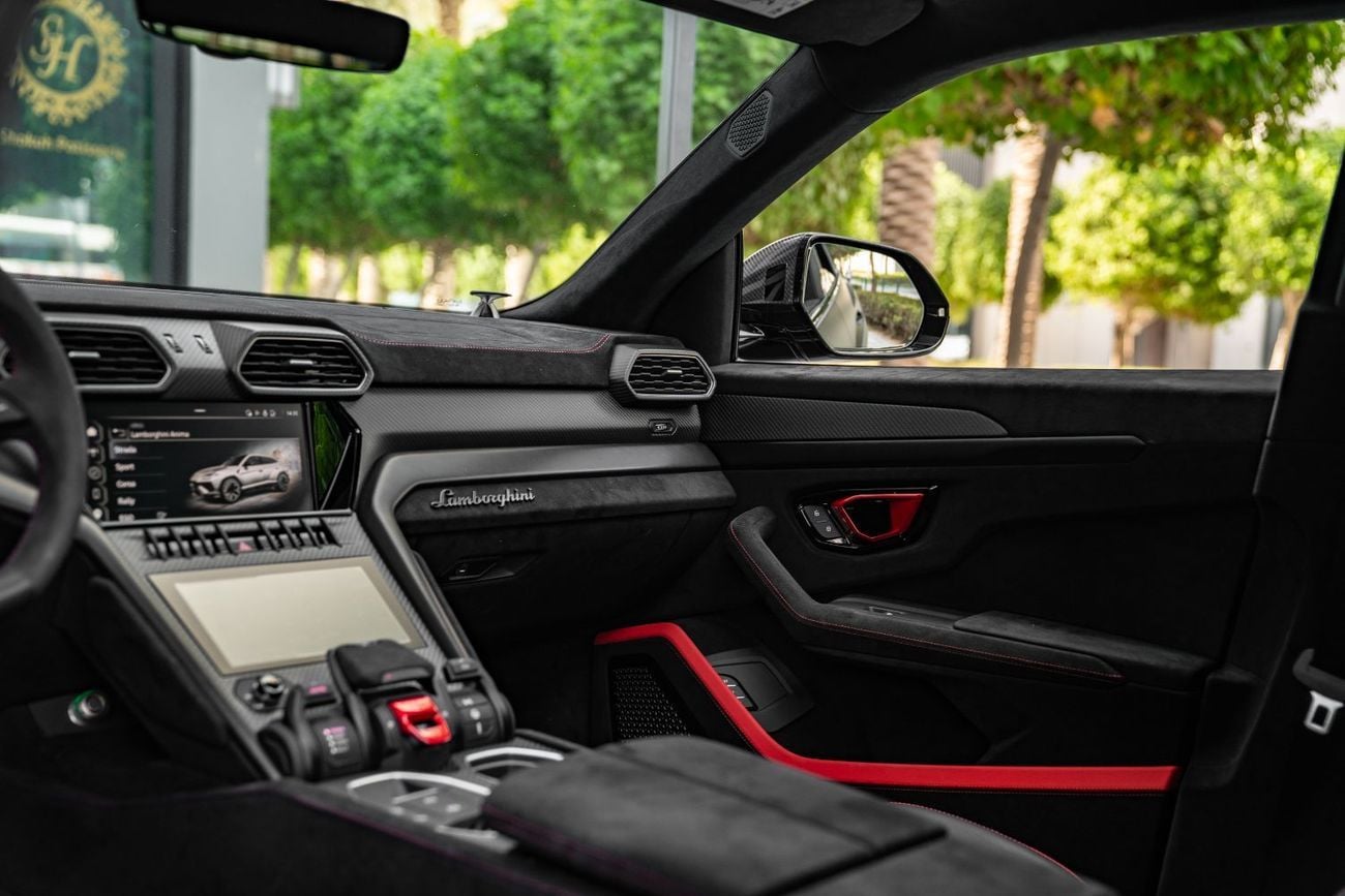 لامبورغيني اوروس PERFORMANTE معدلة بالكامل بواسطة نوفيتك، كاملة المواصفات، طلاء أصلي، خالية من الحوادث، بحالة ممتازة.