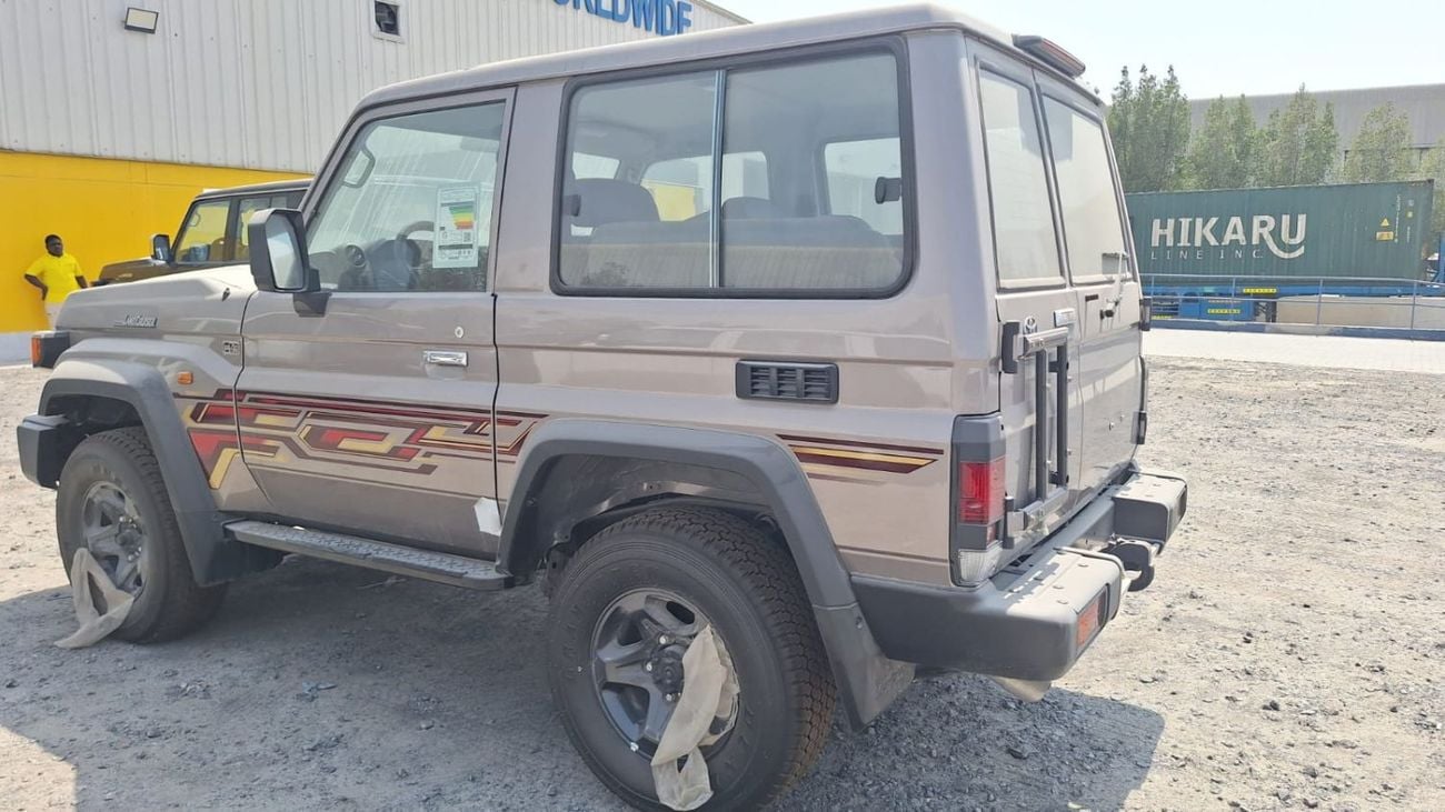 تويوتا لاند كروزر 70 LC71 LX
